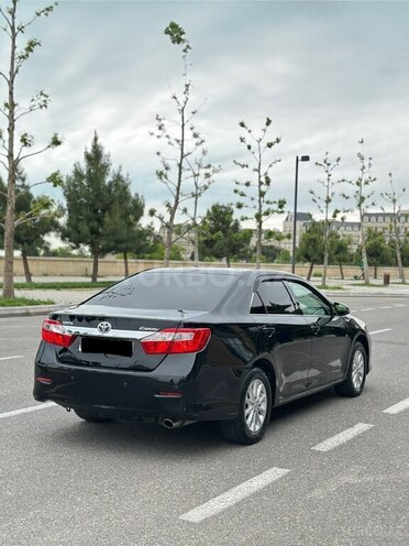Toyota Camry-13