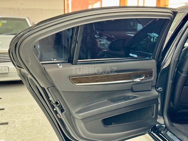 BMW 740-33