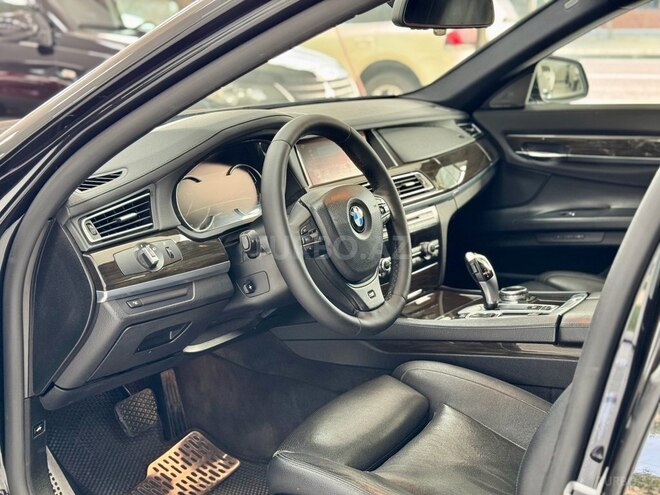BMW 740-26