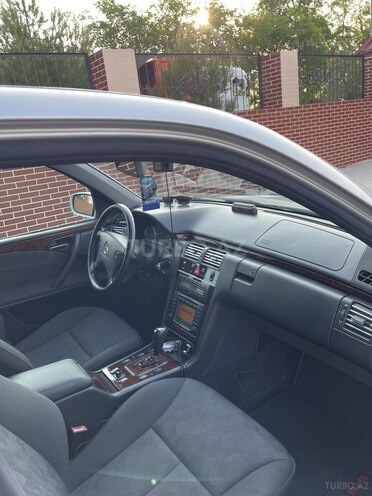 Mercedes E 320 2001, 290,000 km - 3.2 l - Xaçmaz