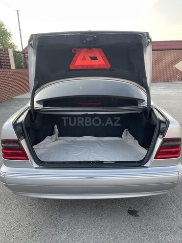 Mercedes E 320 2001, 290,000 km - 3.2 l - Xaçmaz