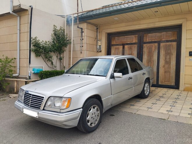 Mercedes E 200 1993, 585,000 km - 2.0 l - Bakı