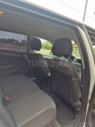 Opel Astra 2009, 245,537 km - 1.4 l - Salyan