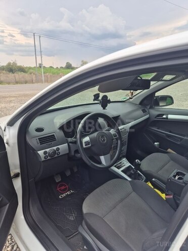 Opel Astra 2009, 245,537 km - 1.4 l - Salyan