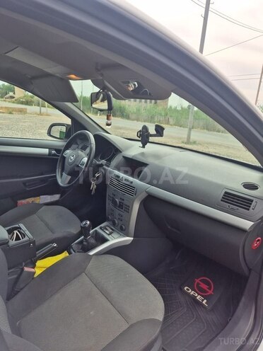Opel Astra 2009, 245,537 km - 1.4 l - Salyan