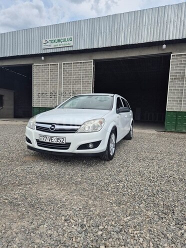 Opel Astra 2009, 245,537 km - 1.4 l - Salyan