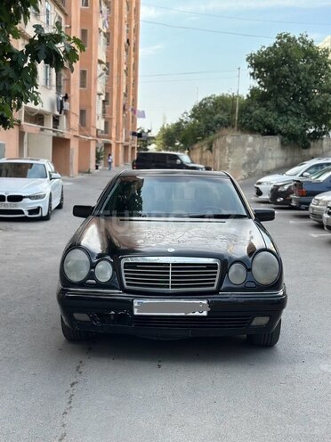 Mercedes E 240 1999, 260,000 km - 2.4 л - Bakı