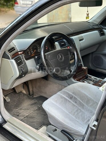 Mercedes E 240 1999, 260,000 km - 2.4 л - Bakı