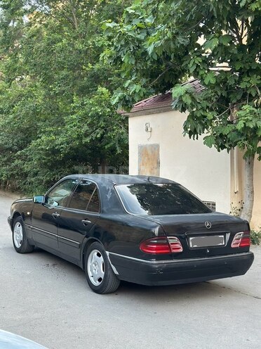 Mercedes E 240 1999, 260,000 km - 2.4 л - Bakı
