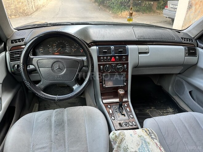 Mercedes E 240 1999, 260,000 km - 2.4 л - Bakı
