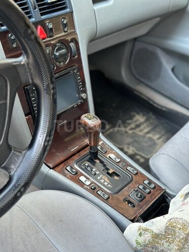 Mercedes E 240 1999, 260,000 km - 2.4 л - Bakı