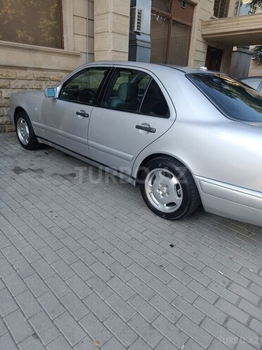 Mercedes E 240 1999, 320,000 km - 2.4 l - Mingəçevir