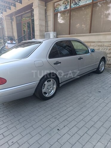 Mercedes E 240 1999, 320,000 km - 2.4 l - Mingəçevir