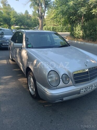 Mercedes E 240 1999, 320,000 km - 2.4 l - Mingəçevir