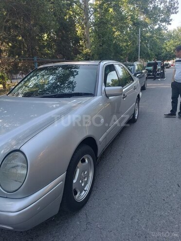 Mercedes E 240 1999, 320,000 km - 2.4 l - Mingəçevir