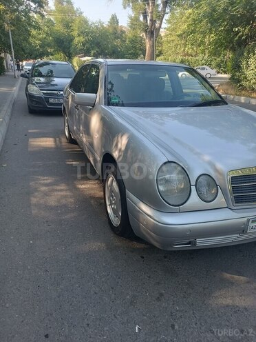 Mercedes E 240 1999, 320,000 km - 2.4 l - Mingəçevir