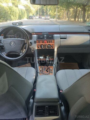 Mercedes E 240 1999, 320,000 km - 2.4 l - Mingəçevir