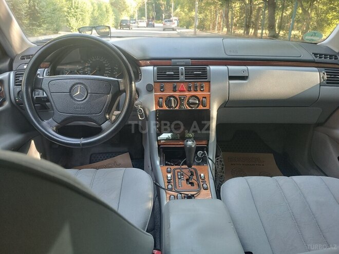 Mercedes E 240 1999, 320,000 km - 2.4 l - Mingəçevir