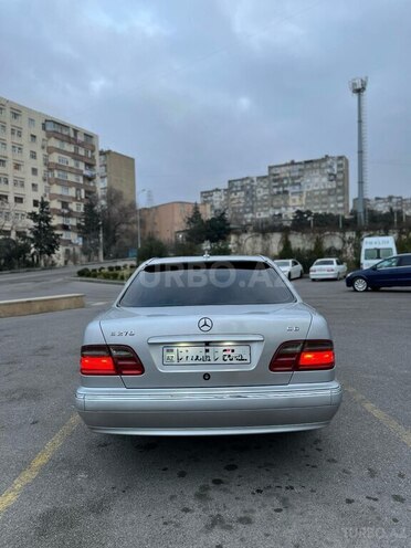 Mercedes E 270 2001, 450,000 km - 2.7 l - Bakı