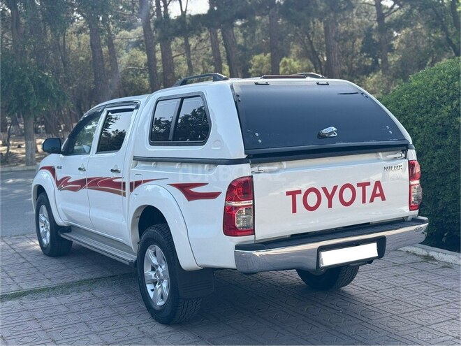 Toyota Hilux 2013, 180,000 km - 2.5 л - Bakı