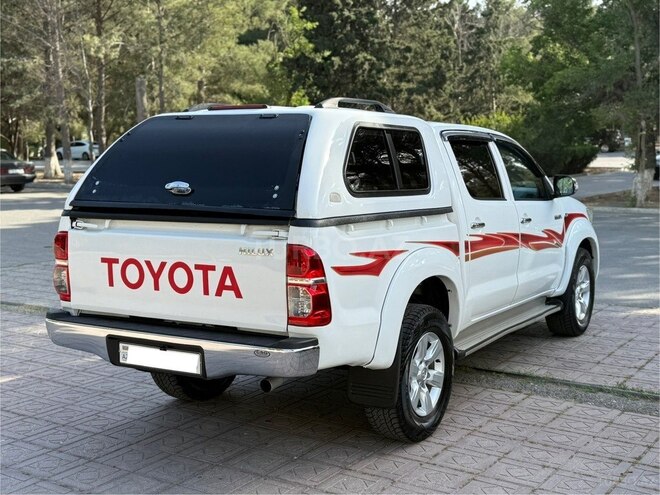 Toyota Hilux 2013, 180,000 km - 2.5 л - Bakı