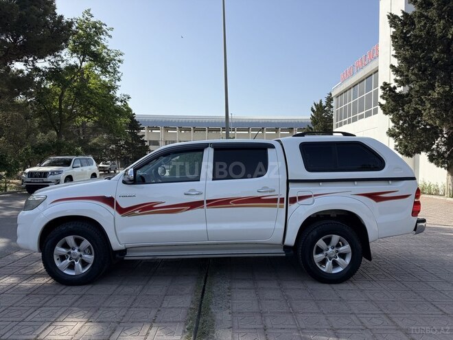 Toyota Hilux 2013, 180,000 km - 2.5 л - Bakı