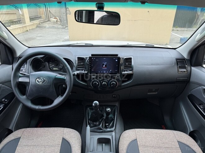 Toyota Hilux 2013, 180,000 km - 2.5 л - Bakı