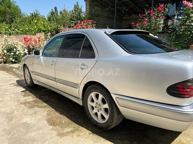 Mercedes E 240 1999, 205,000 km - 2.4 l - Qusar