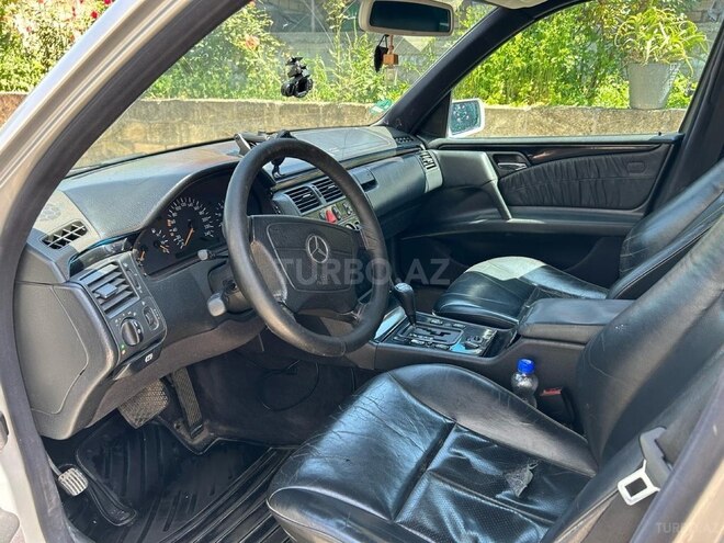Mercedes E 240 1999, 205,000 km - 2.4 l - Qusar