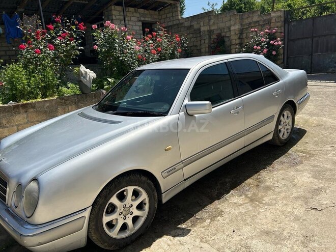Mercedes E 240 1999, 205,000 km - 2.4 l - Qusar
