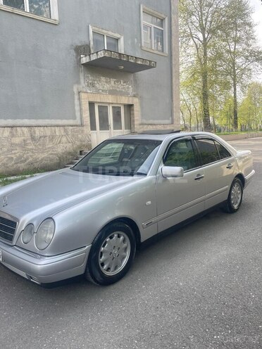 Mercedes E 230 1996, 380,000 km - 2.3 l - İsmayıllı