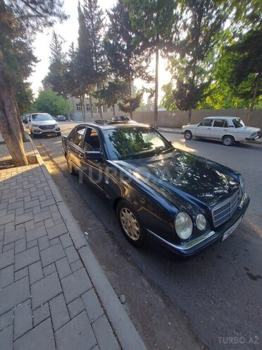 Mercedes E 230 1995, 442,000 km - 2.3 l - Xaçmaz