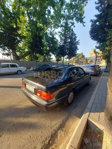 Mercedes E 230 1995, 442,000 km - 2.3 l - Xaçmaz