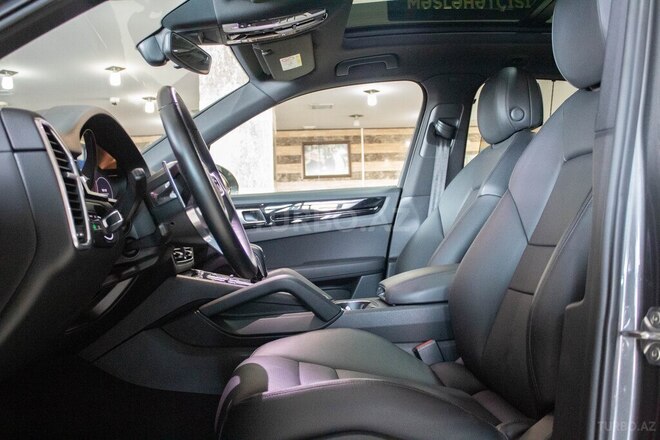Porsche Cayenne-13