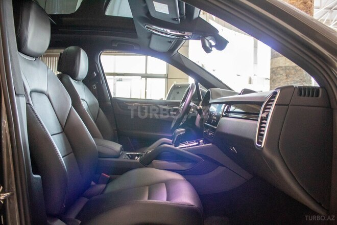 Porsche Cayenne-16