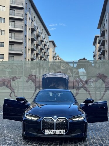 BMW i4-2