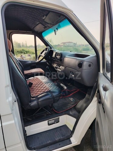 Ford Transit-20