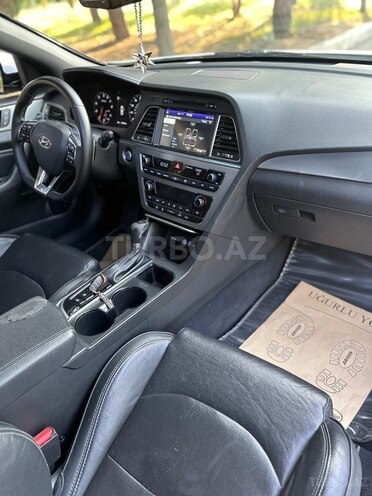 Hyundai Sonata-17