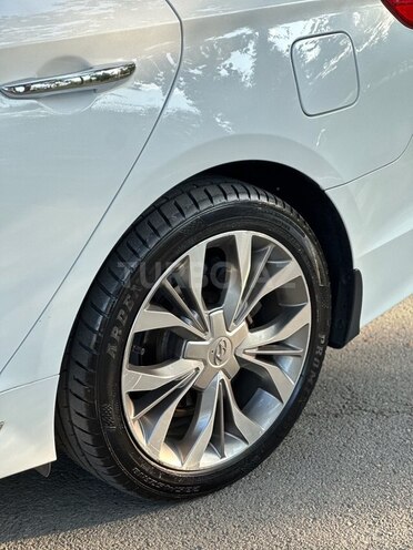 Hyundai Sonata-12