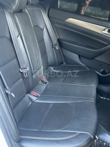 Hyundai Sonata-19