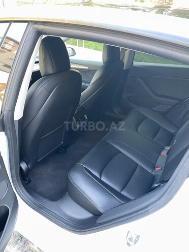 Tesla Model 3-15