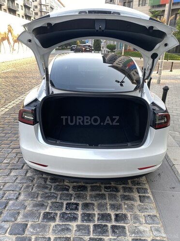 Tesla Model 3-12
