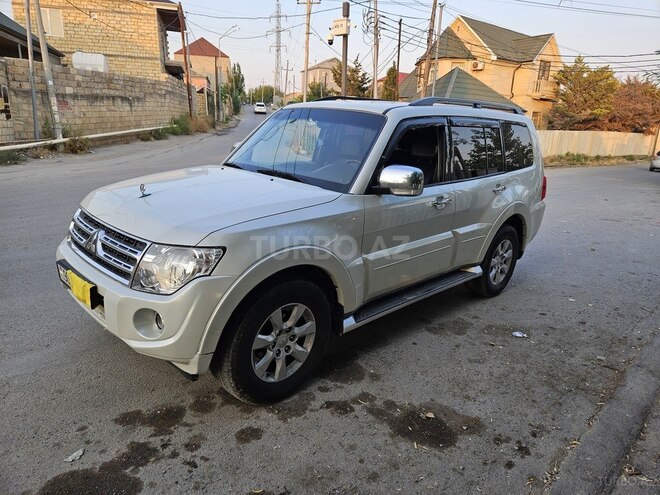 Mitsubishi Pajero 2009, 209,800 km - 3.5 l - Xırdalan