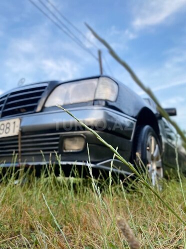 Mercedes E 250 1993, 200,000 km - 2.5 l - Astara