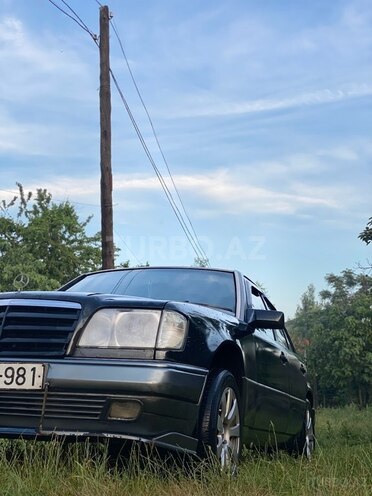 Mercedes E 250 1993, 200,000 km - 2.5 l - Astara