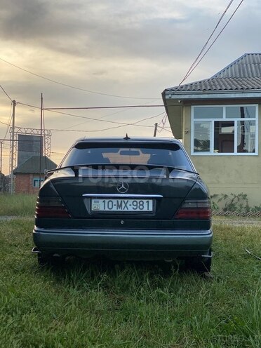 Mercedes E 250 1993, 200,000 km - 2.5 l - Astara