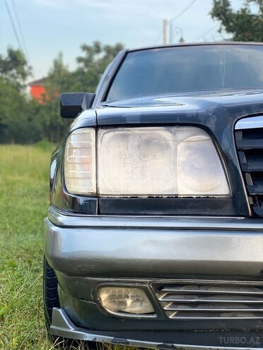 Mercedes E 250 1993, 200,000 km - 2.5 l - Astara