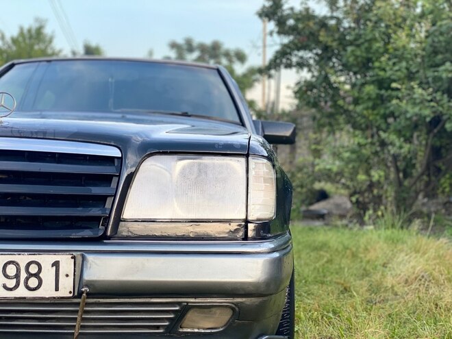 Mercedes E 250 1993, 200,000 km - 2.5 l - Astara