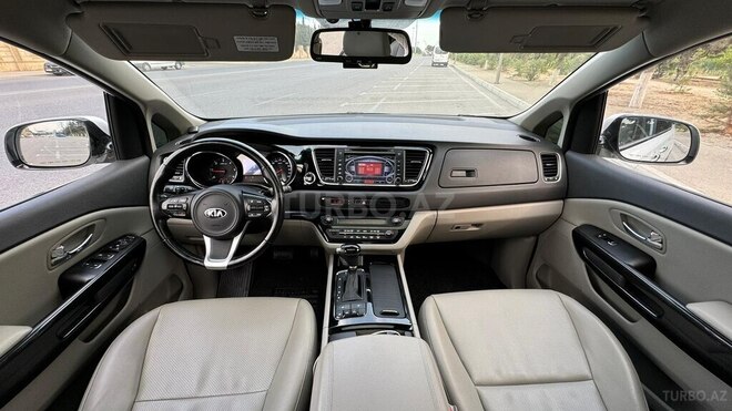 Kia Carnival-9