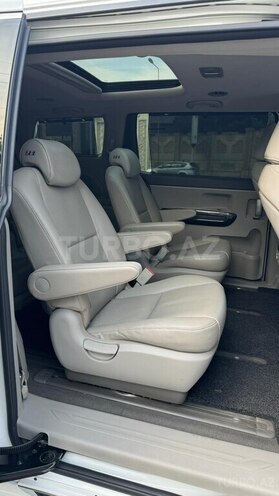 Kia Carnival-12